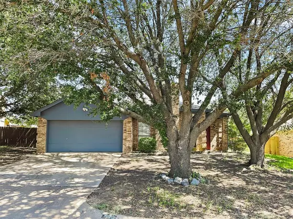 4820 Saint Thomas Place, Fort Worth, TX 76135