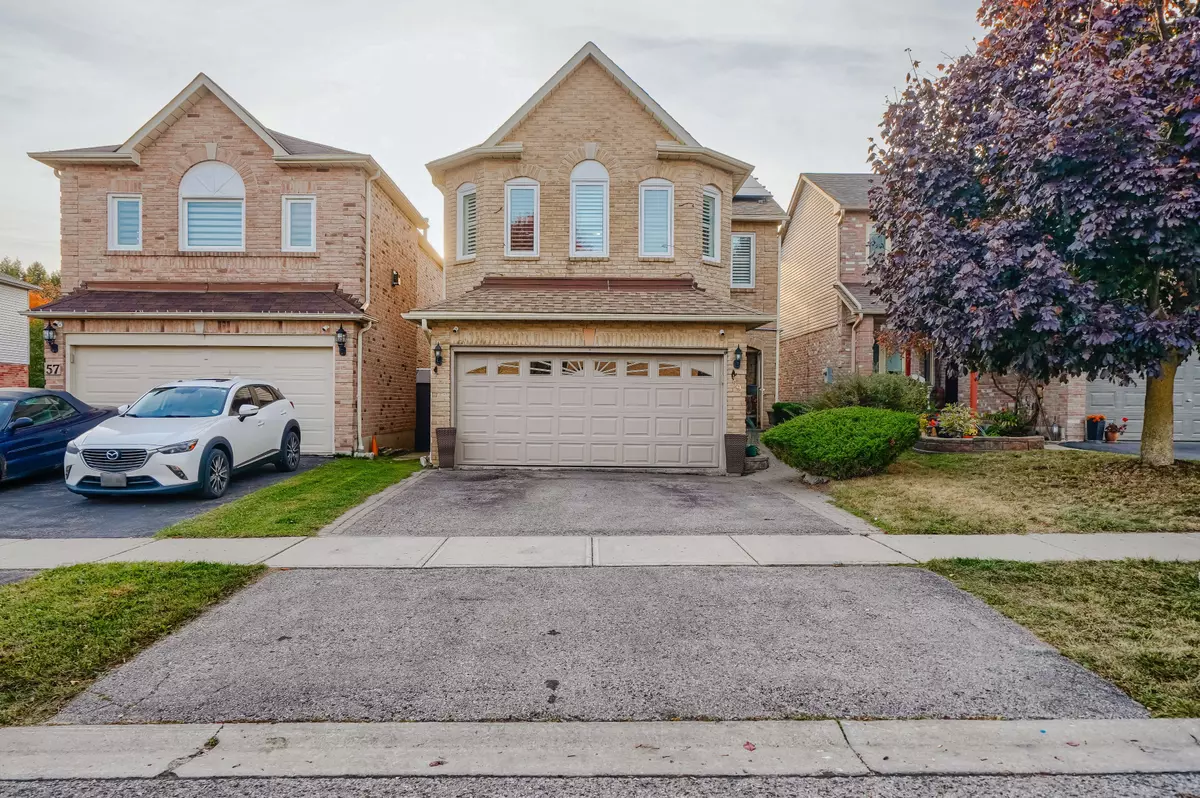 Whitby, ON L1R 2H2,59 Knotty Pine DR