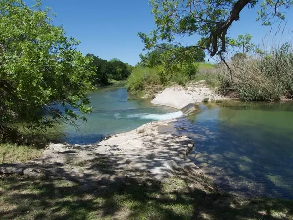 322 -- Narrows Rd, Blanco, TX 78606