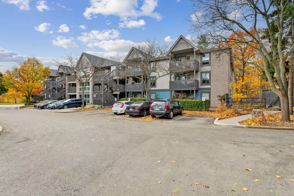 Burlington, ON L7M 4C3,2030 Cleaver AVE #119