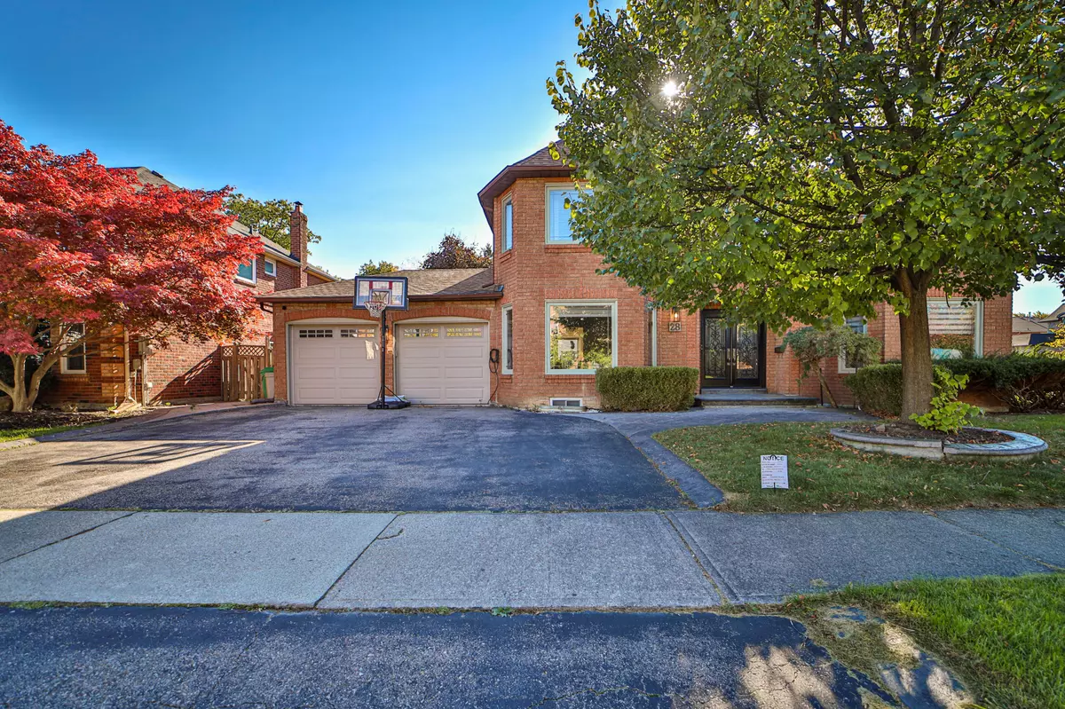 Brampton, ON L6Z 4M2,28 Ridelle CT