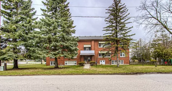 Kitchener, ON N2G 3B3,15 Floral CRES