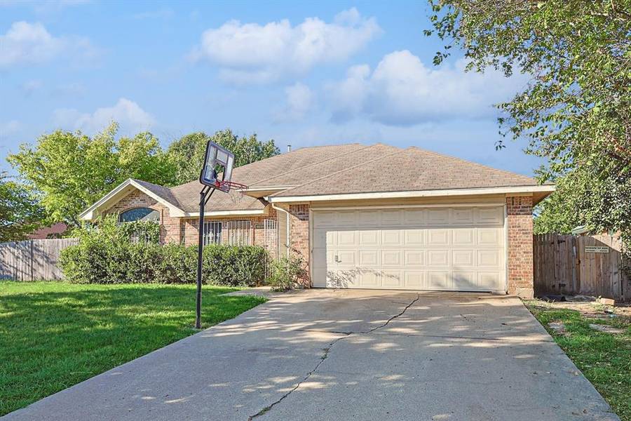 4639 Essex Drive, Grand Prairie, TX 75052