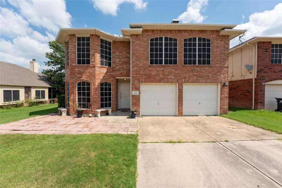 825 Elbe Drive, Arlington, TX 76001