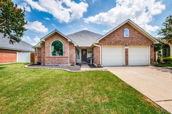 317 Clayton Street,  Grand Prairie,  TX 75052