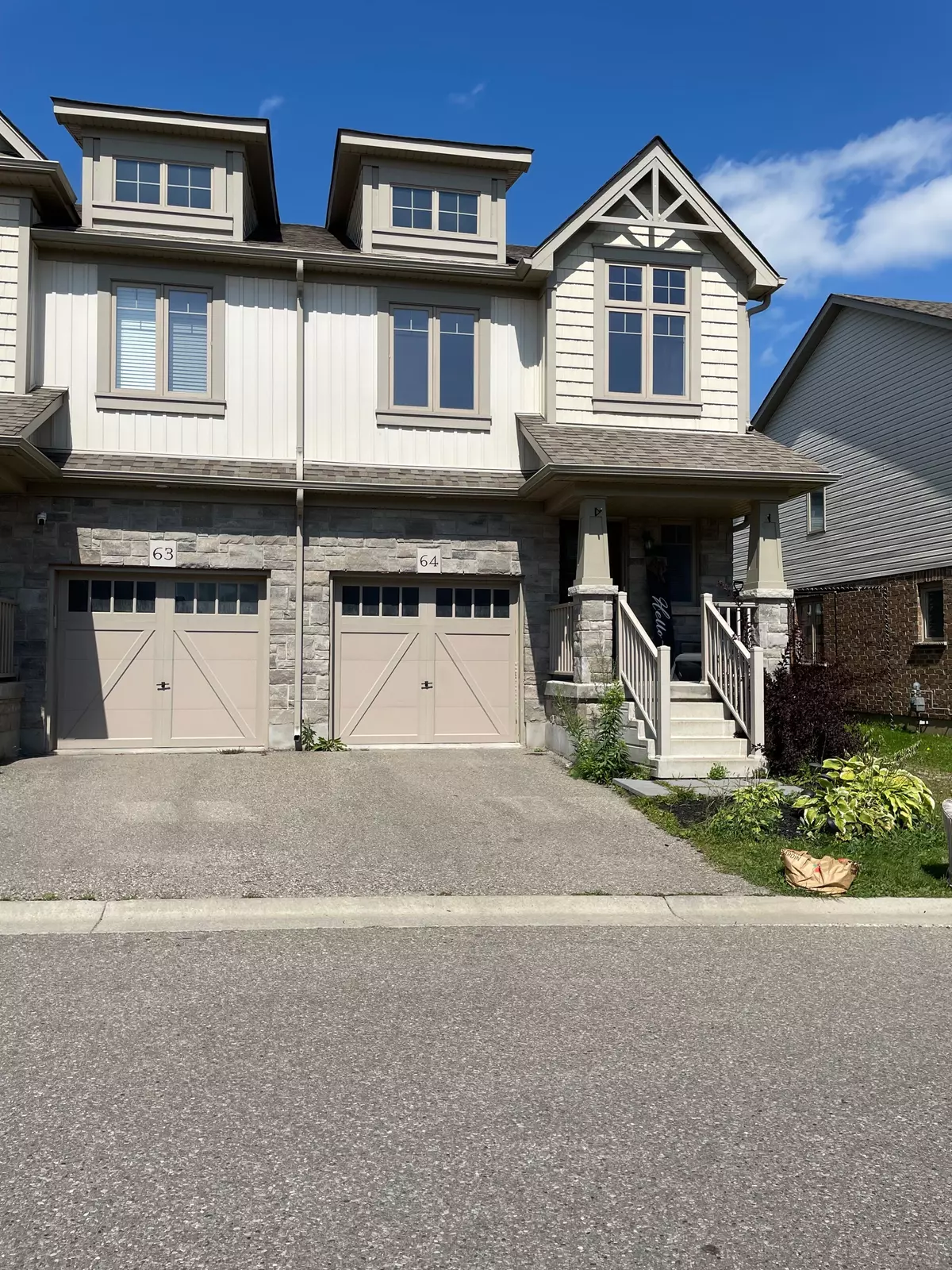 Dufferin, ON L9W 4K3,124 Parkinson CRES #64