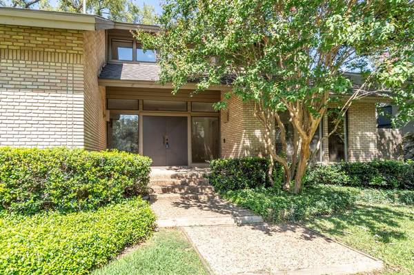 9305 Moss Haven Drive,  Dallas,  TX 75231