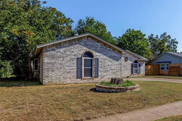 Crowley, TX 76036,900 Redbud Street