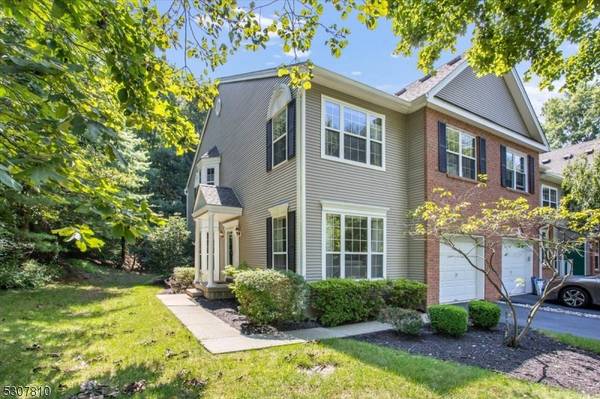 38 Pond Hollow Dr, Jefferson Twp., NJ 07438