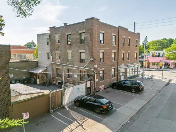 Toronto E01, ON M4L 1Z3,1395 Gerrard ST E