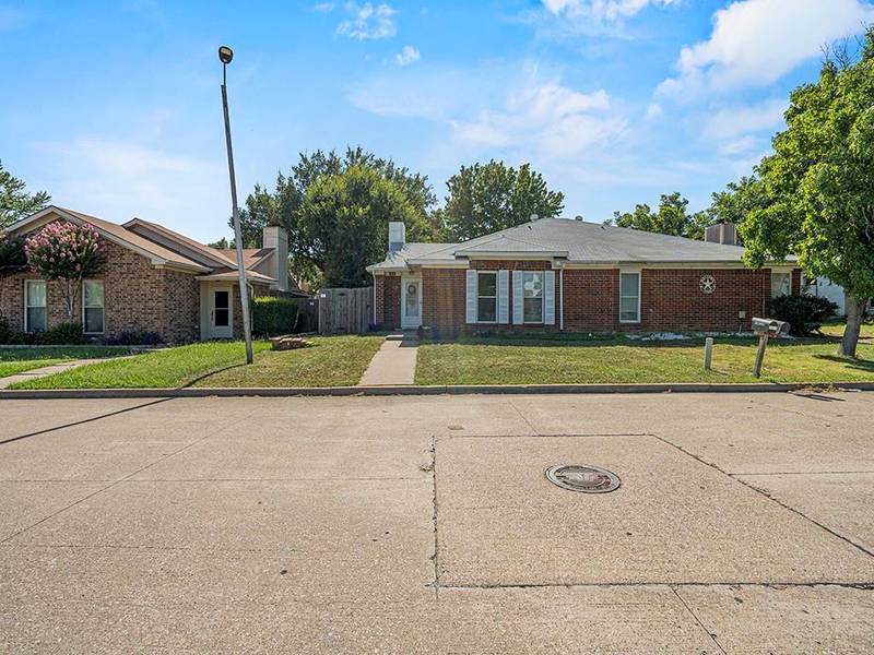 5814 Falconcrest Drive, Arlington, TX 76017