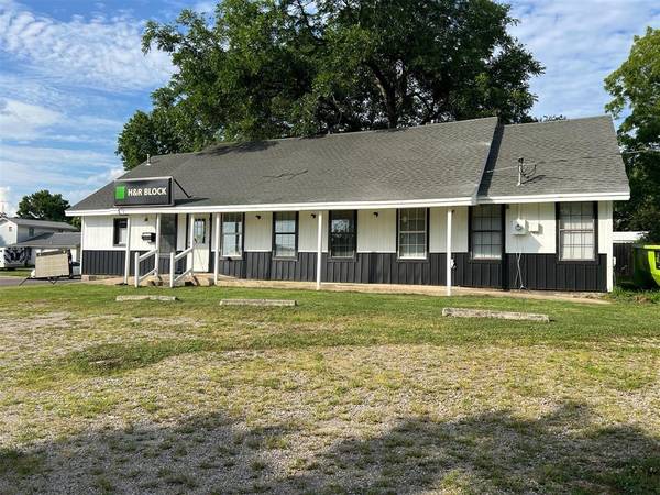 801 N Hinckley Street, Holdenville, OK 74848