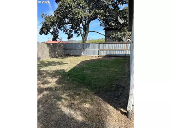 Seaside, OR 97138,940 7TH AVE