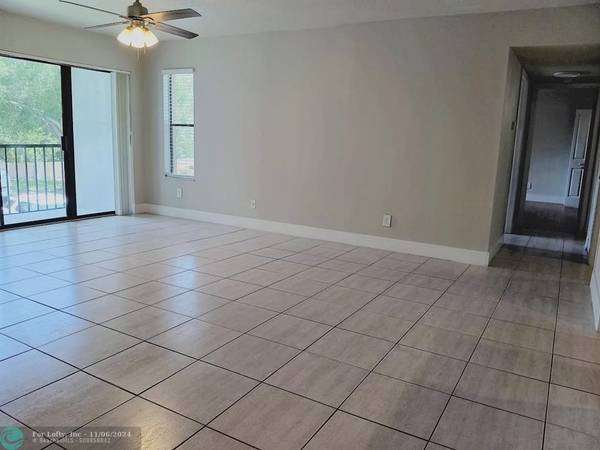 Orlando, FL 32825,8213 SUN SPRING CIR  #32