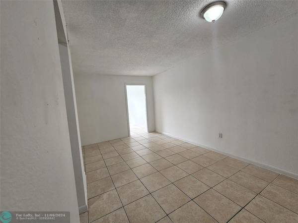 Lauderdale Lakes, FL 33311,3610 NW 21st St  #206