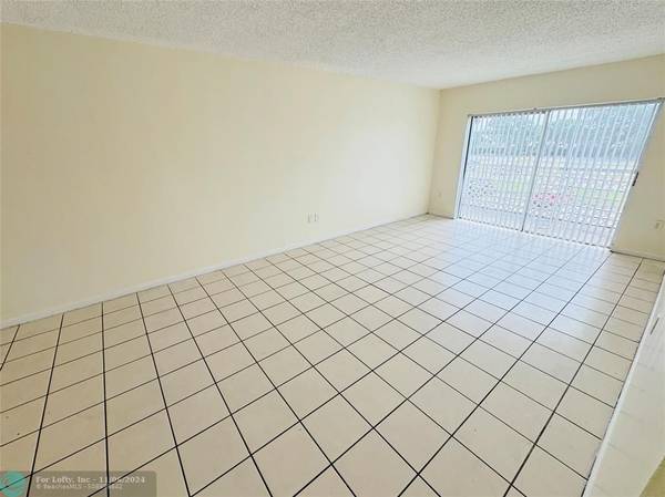 Lauderdale Lakes, FL 33311,3610 NW 21st St  #205