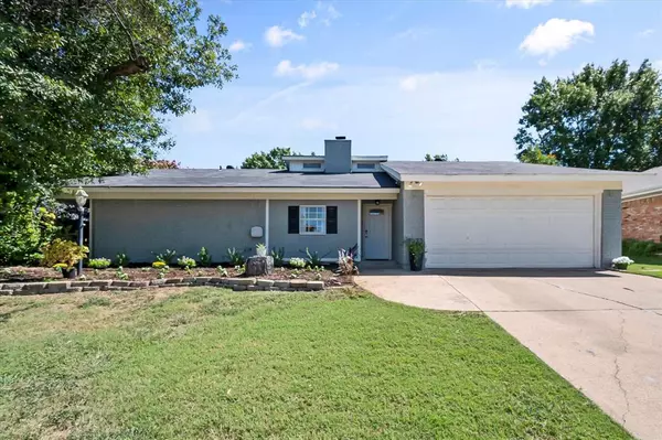 3305 Steeplechase Trail,  Arlington,  TX 76016