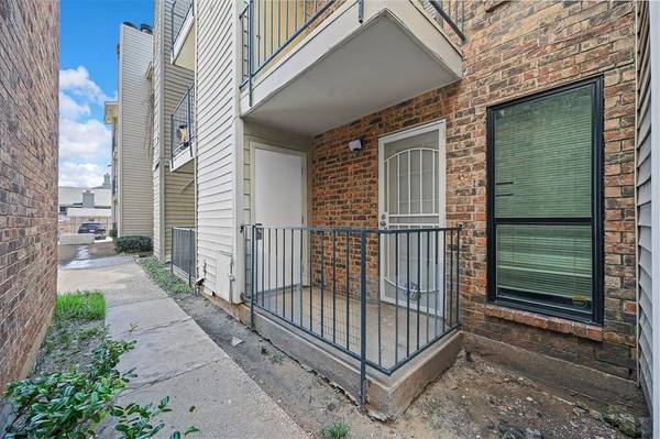 Dallas, TX 75243,9520 Royal Lane #116