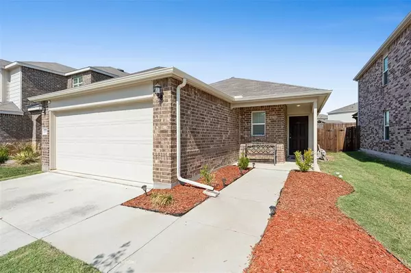 1090 Castroville Drive, Forney, TX 75126