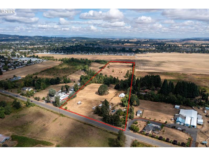 12495 CLOW CORNER RD, Dallas, OR 97338