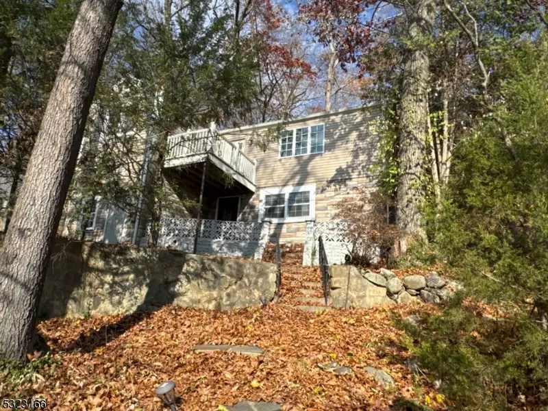 13 Mountain Glen Rd, Ringwood Boro, NJ 07456