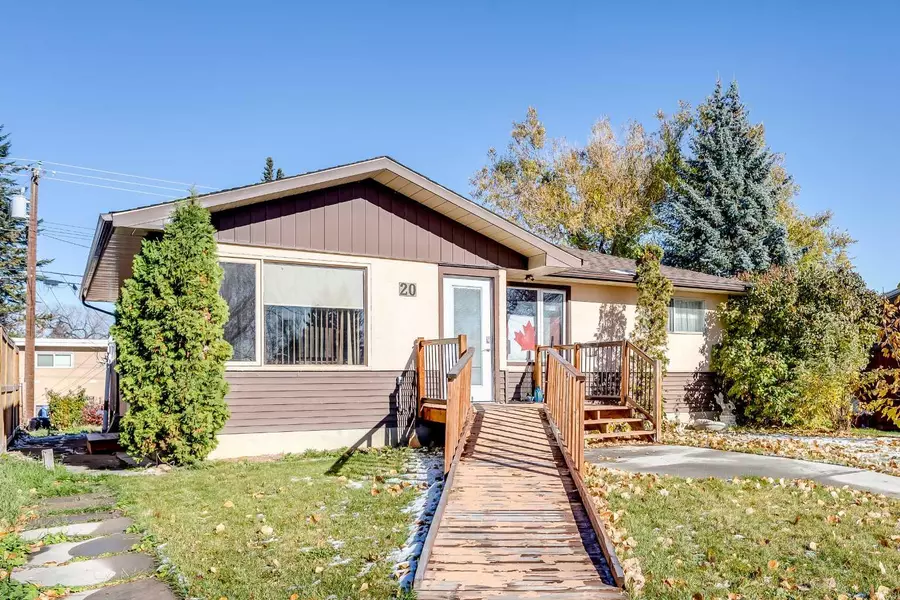 20 Rossburn CRES Southwest, Calgary, AB T3C 2N5