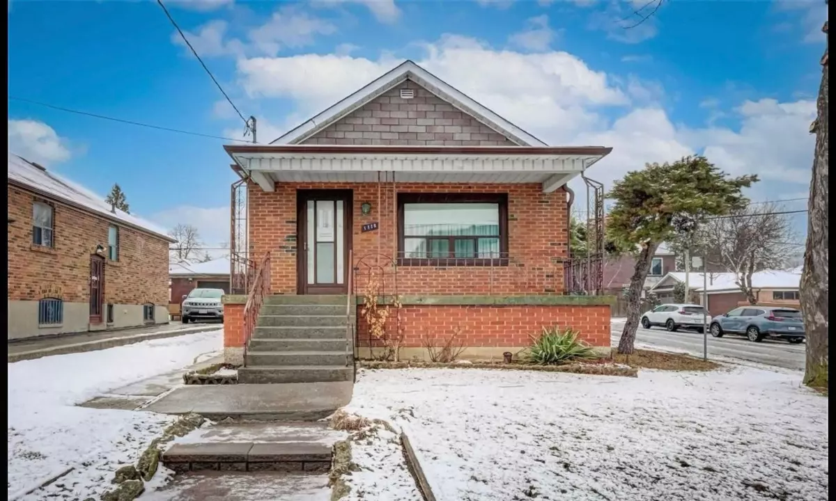 Toronto W04, ON M6B 2B4,1118 Glencairn AVE