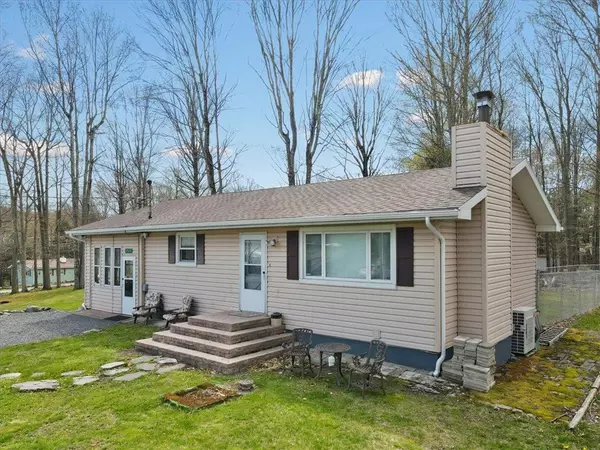 Tobyhanna Twp, PA 18347,7537 LAKE SHORE Drive