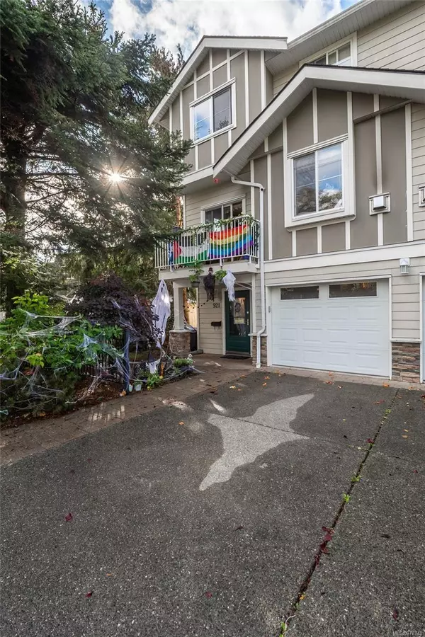 Saanich, BC V8X 2R7,921 Scotia St