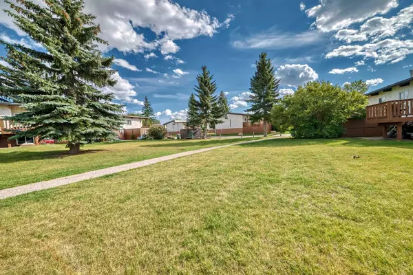 Calgary, AB T1Y 2R6,425 Pinemont Gate Northeast