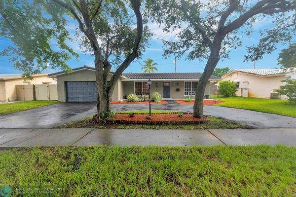 733 S Rainbow Dr, Hollywood, FL 33021