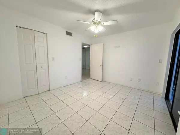 Miami, FL 33179,809 NE 199th St  #105-7