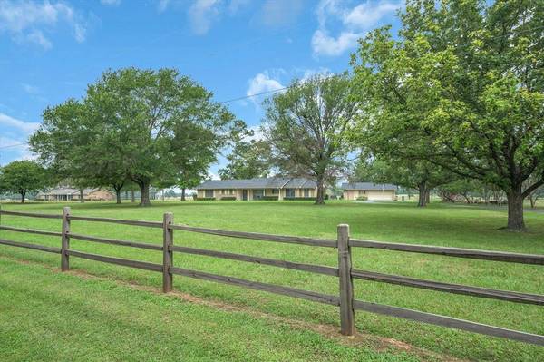 842 Vz County Road 2101, Canton, TX 75103