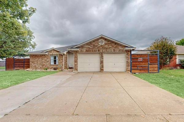 3301 Misty Valley Drive, Fort Worth, TX 76123