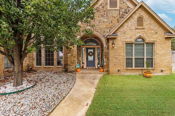 100 Overton Ridge Circle, Weatherford, TX 76088