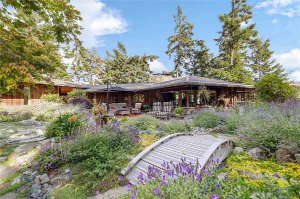 444 Old Scott Rd, Salt Spring, BC V8K 2L7