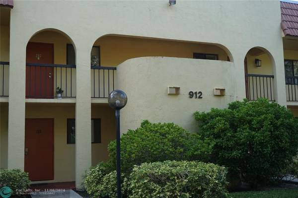 Boca Raton, FL 33486,912 SW 9th Street Cir  #102