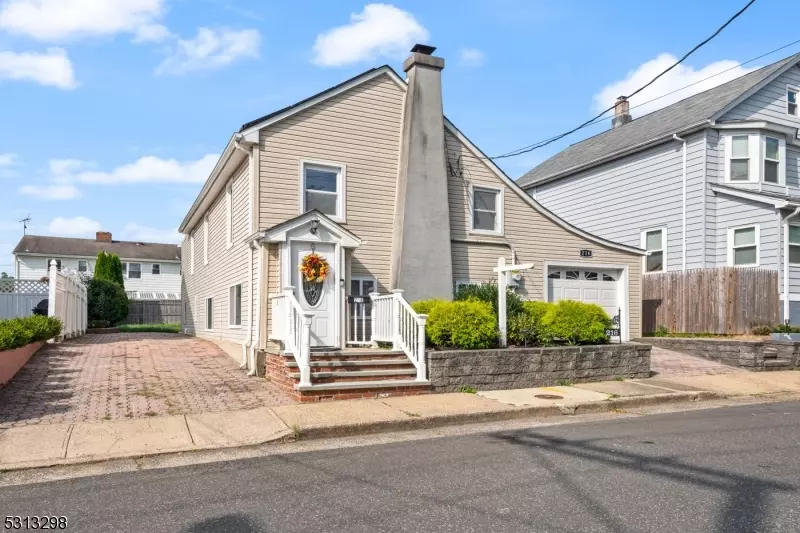 216 S 14th Ave, Manville Boro, NJ 08835