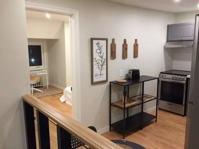 203 Fern AVE #3, Toronto W01, ON M6R 1K5