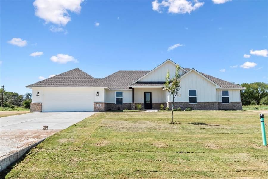 272 Yawney Drive, Lipan, TX 76462