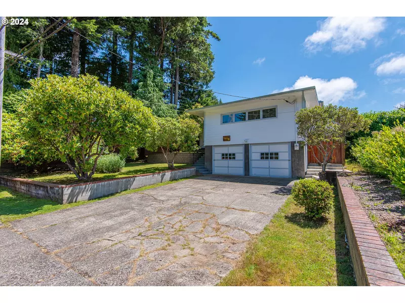 1115 JUNIPER AVE, Coos Bay, OR 97420