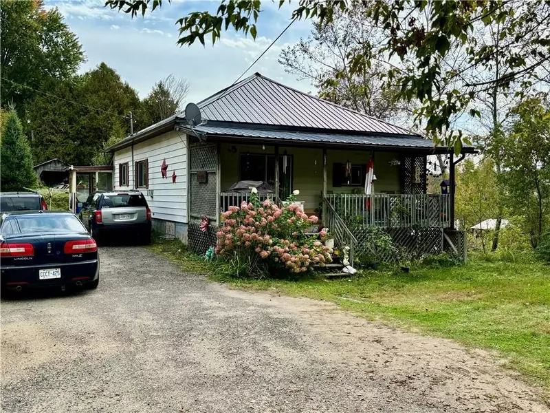 76 BRIDGE ST, Addington Highlands, ON K0H 1L0