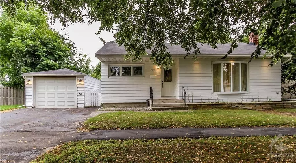 1952 OLYMPIA CRES, Elmvale Acres And Area, ON K1G 2B2