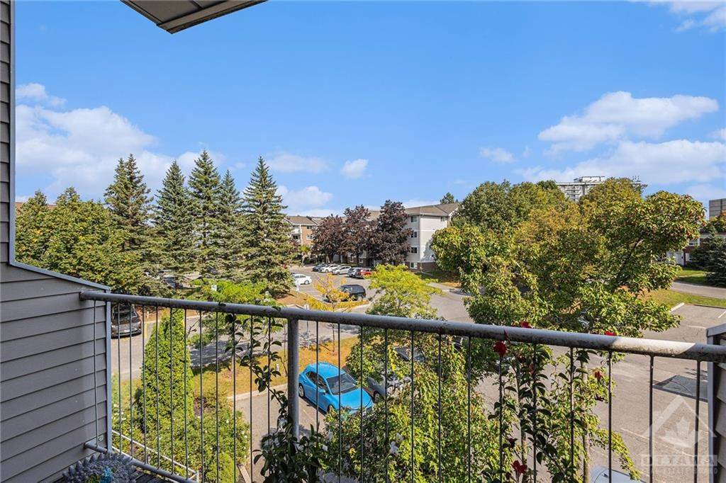 Manor Park - Cardinal Glen And Area, ON K1K 4M1,260 BRITTANY DR #412