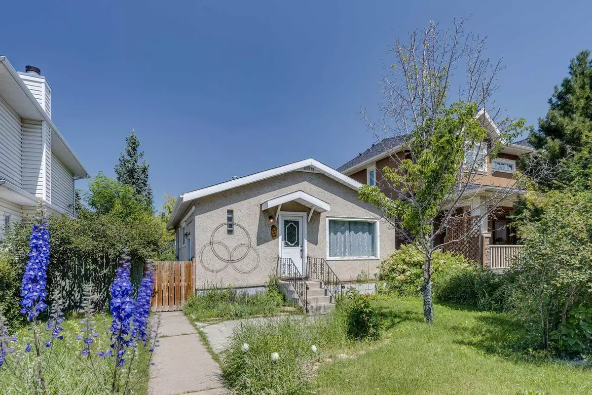 Calgary, AB T2M 2J1,654 27 AVE NW