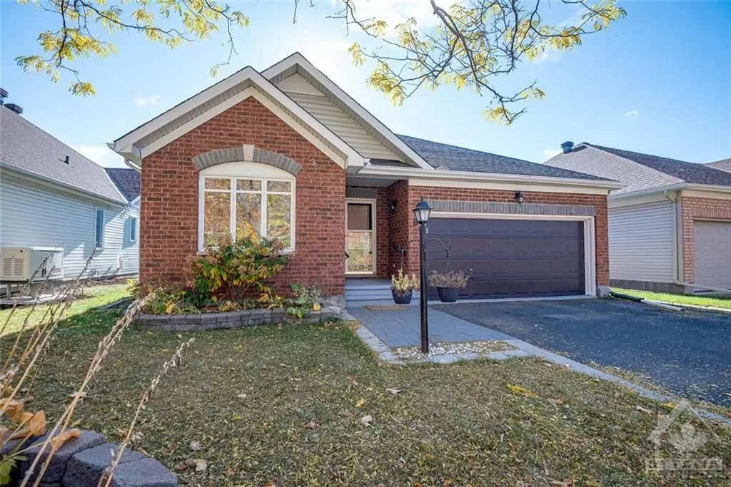 Barrhaven, ON K2J 4Y8,8 SPINNEY WAY