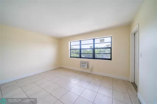 North Miami Beach, FL 33162,16851 NE 21st Ave  #20