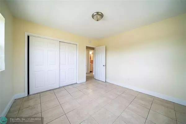 North Miami Beach, FL 33162,16851 NE 21st Ave  #20