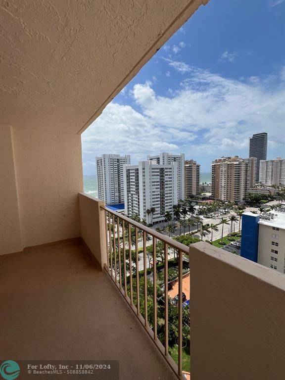 Hallandale Beach, FL 33009,1865 S Ocean Dr  #17H