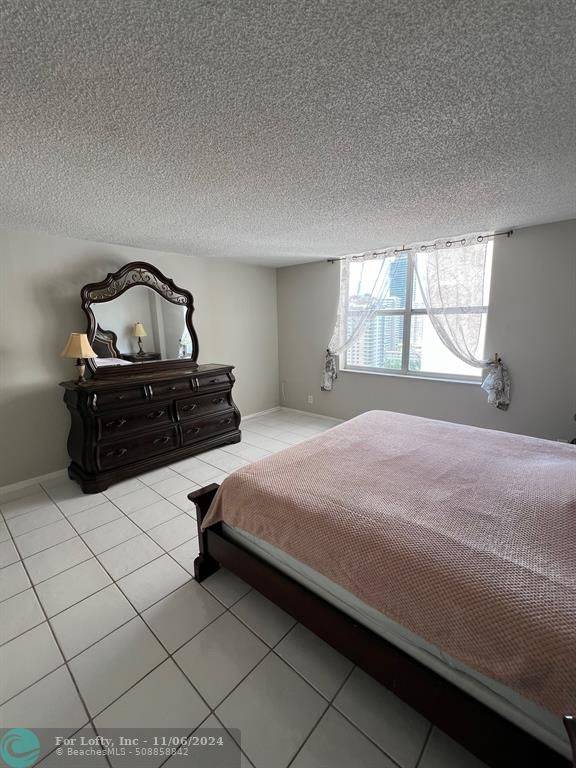 Hallandale Beach, FL 33009,1865 S Ocean Dr  #17H